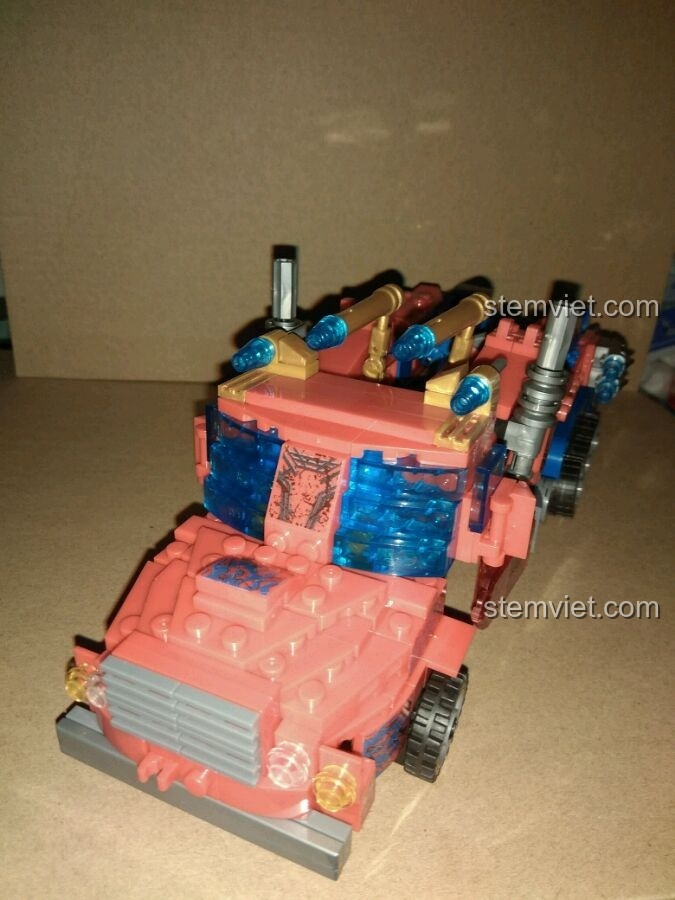 Mô hình xe tải Peterbilt từ bộ xếp hình Robot biến thành xe tải 951. Đánh giá SY SY951 sau khi biến hình.