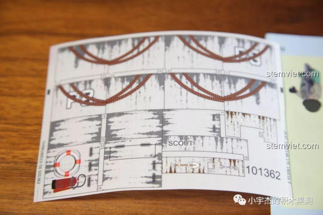 Tấm sticker với các họa tiết hiệu ứng cũ, gỉ sét cho bộ xếp hình SEMBO 101362 chất lượng cao.