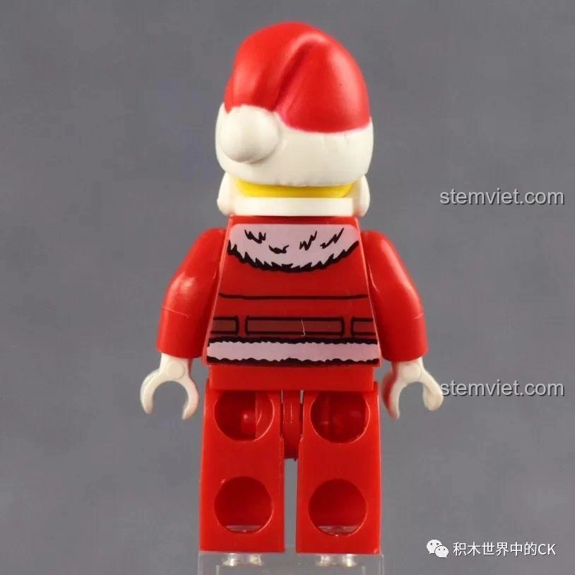 Ảnh cận cảnh mặt sau minifigure Ông Già Noel trong bộ xếp hình Tàu Hỏa Giáng Sinh Trắng Winner 5036, cho thấy các chi tiết in ấn trên lưng trang phục, tăng tính chân thực cho nhân vật.