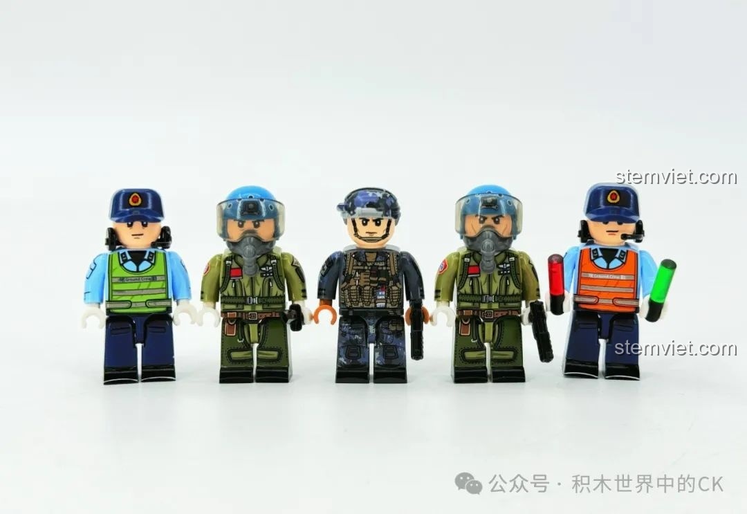 Bộ xếp hình Tiêm kích hạm J-35 cho con trai 6+ đi kèm 5 minifigures phi công và nhân viên mặt đất.