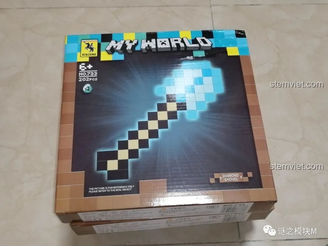 Hộp đồ chơi lắp ghép Xẻng Kim Cương Minecraft từ bộ RENZAIMA 733, hoàn thiện bộ tứ công cụ.