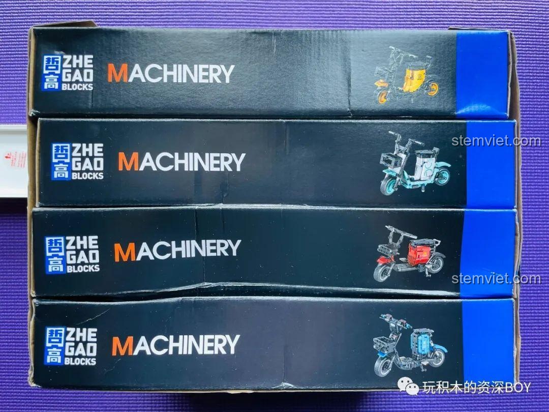 Bốn hộp bộ lắp ráp xe điện ZHEGAO QL1268 xếp chồng lên nhau, sẵn sàng cho trải nghiệm lắp ráp.