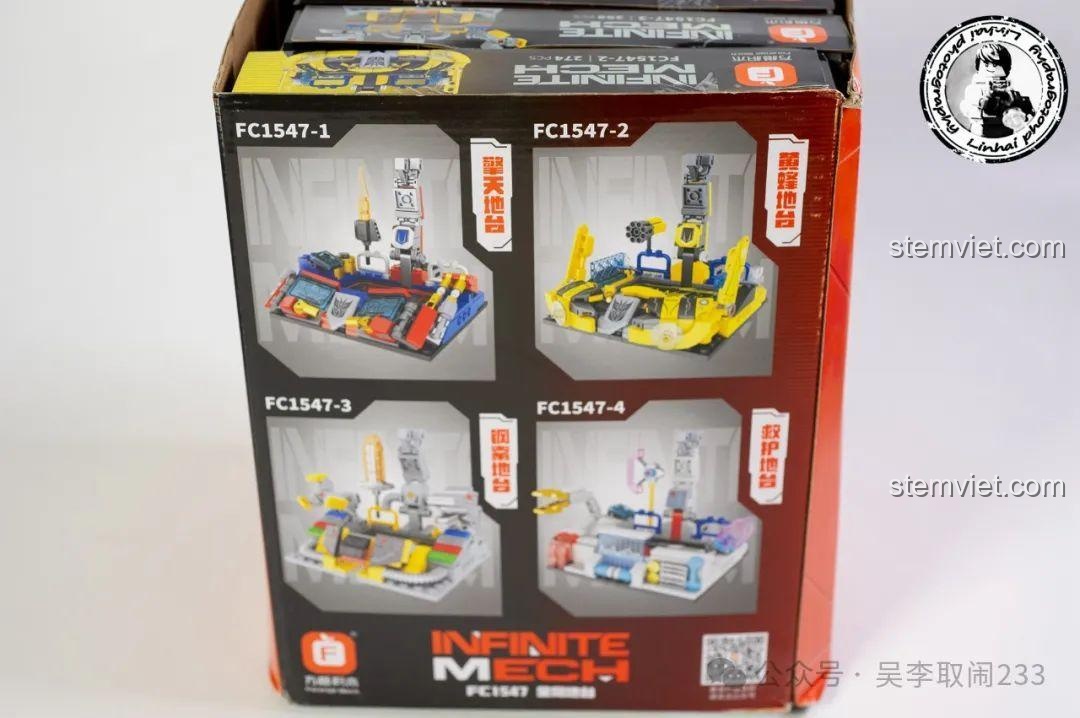 Bên trong hộp lớn là 4 hộp nhỏ của bộ sưu tập Transformers Forange Block FC1547, mỗi hộp một nhân vật.