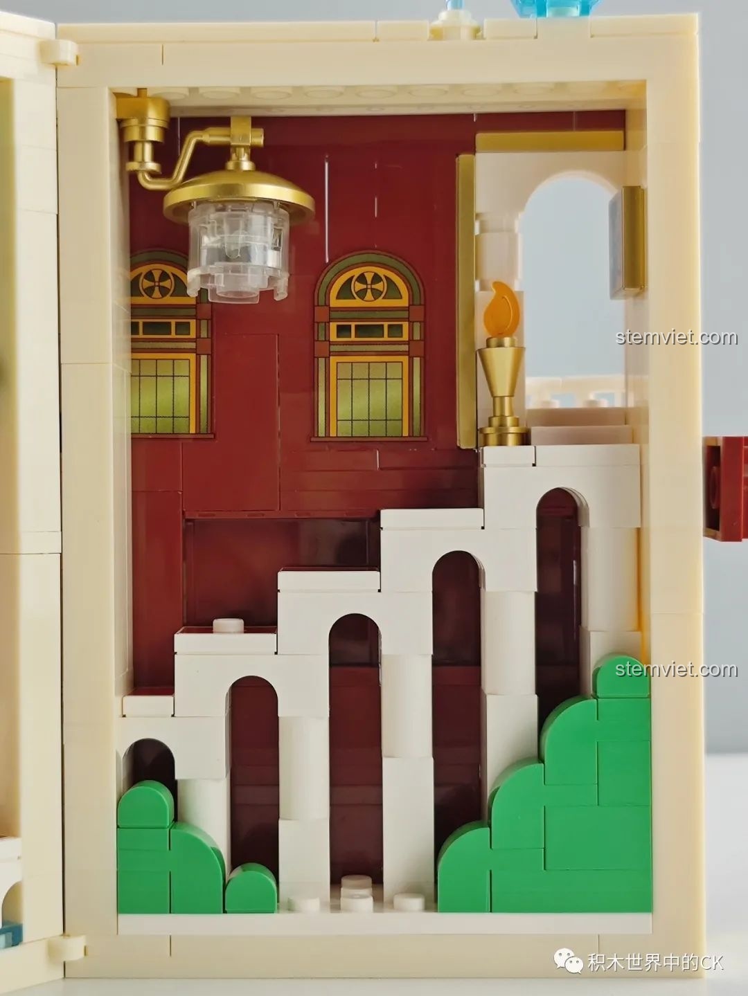 Chi tiết bức tranh treo tường và lối đi bên trong mô hình sách cổ tích Lọ Lem Wekki 506174.