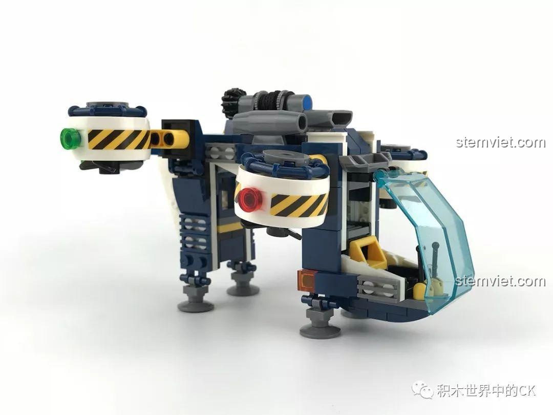 Cận cảnh buồng lái bằng nhựa trong suốt của máy bay Sembo SD9510, một chi tiết chất lượng cao của bộ lắp ráp.