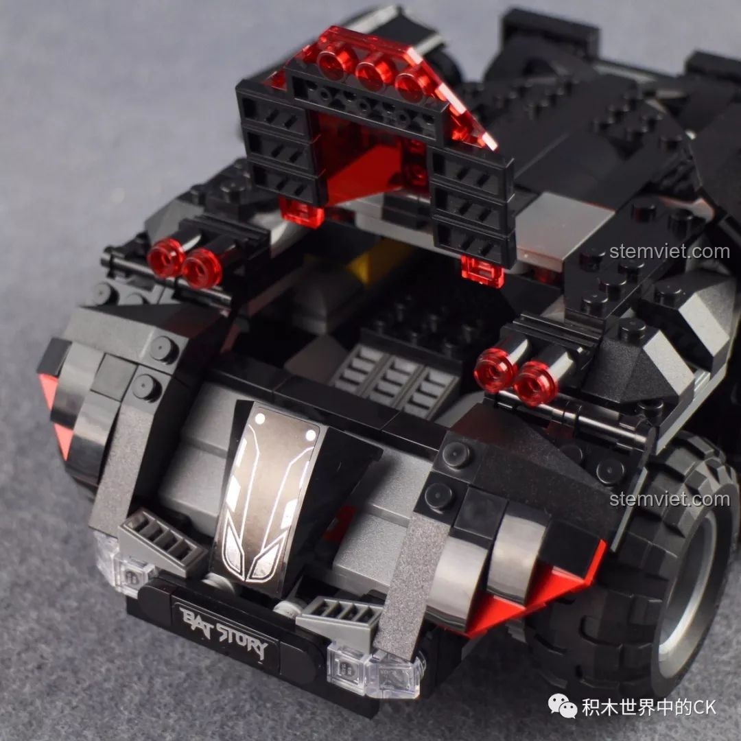 Buồng lái của xe Batmobile Mould King 13020 có thể mở ra. Trải nghiệm Mould King 13020.