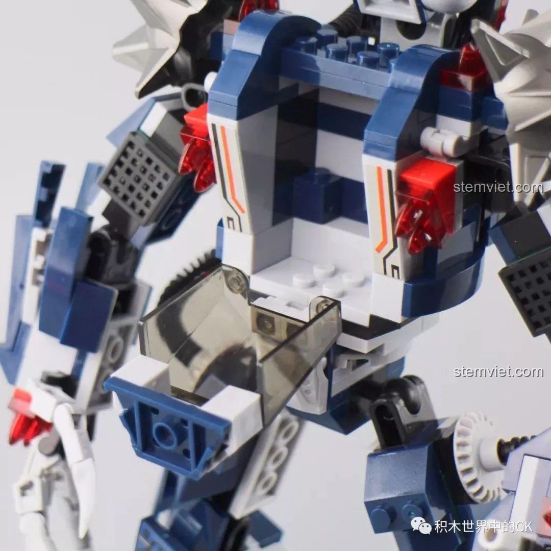 Buồng lái ở phần ngực của Robot Mecha Cá Sấu được mở ra, để lộ không gian cho minifigure.