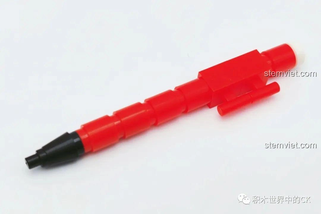 Chiếc bút chì lắp ráp, phụ kiện độc đáo của đồ chơi xếp hình Diorama biển KY7069, tăng thêm tính sáng tạo.