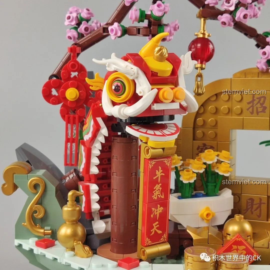 Hình ảnh cả hai bộ lắp ráp Pantasy: Bồn Tụ Bảo Phú Quý 18003 và chú bò tài lộc 99002, trưng bày cùng nhau.