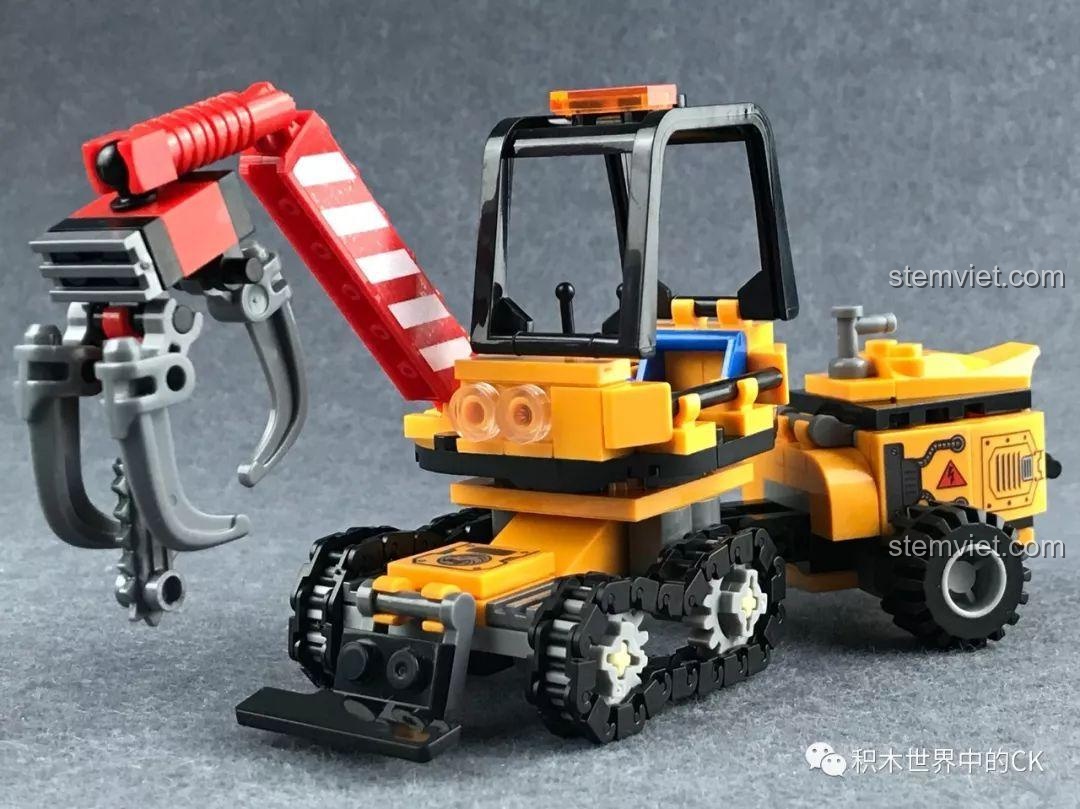 Cabin của xe cứu hộ SEMBO 603015 đang xoay, cho thấy khả năng xoay 360 độ.