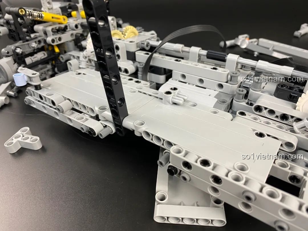 Các bước lắp ráp đèn xe chi tiết của bộ lắp ráp xe HiPhi Z Pixel Sci-Fi Car Model của Pantasy