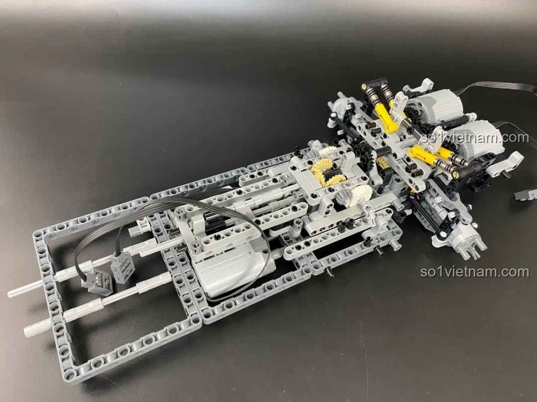 Các bước lắp ráp khung xe chi tiết của bộ lắp ráp xe HiPhi Z Pixel Sci-Fi Car Model của Pantasy