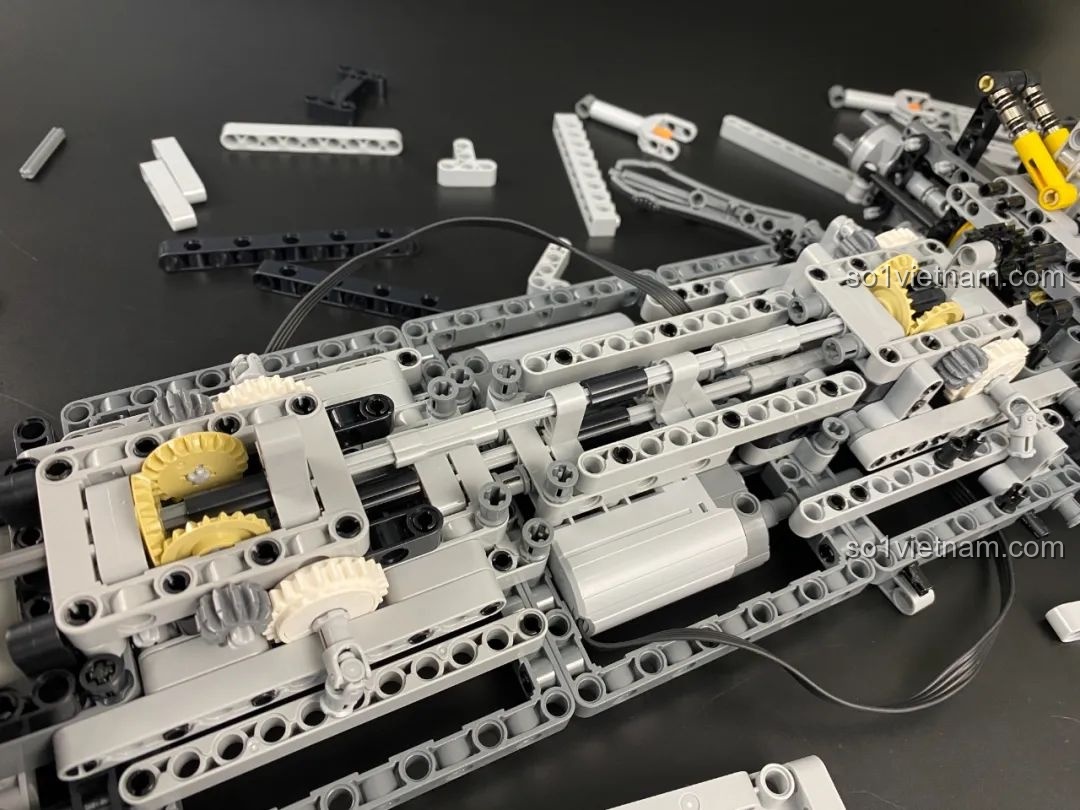 Các bước lắp ráp nội thất chi tiết của bộ lắp ráp xe HiPhi Z Pixel Sci-Fi Car Model của Pantasy