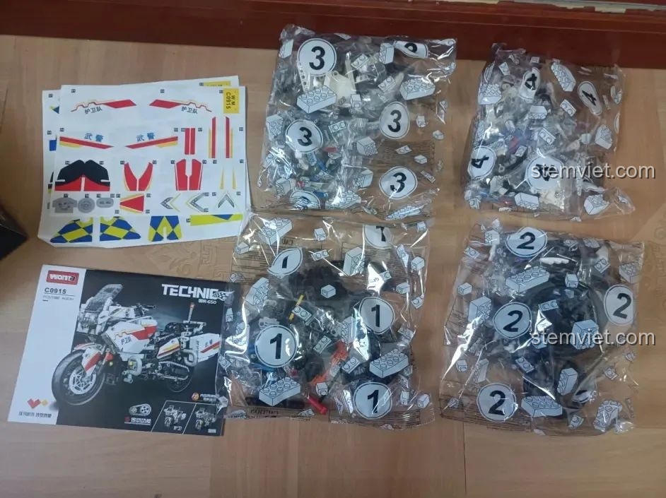 Tổng quan các túi linh kiện, sách hướng dẫn và bộ sticker của bộ lắp ráp WOMA C0915 Xe mô tô cảnh sát Quốc Bân-650.