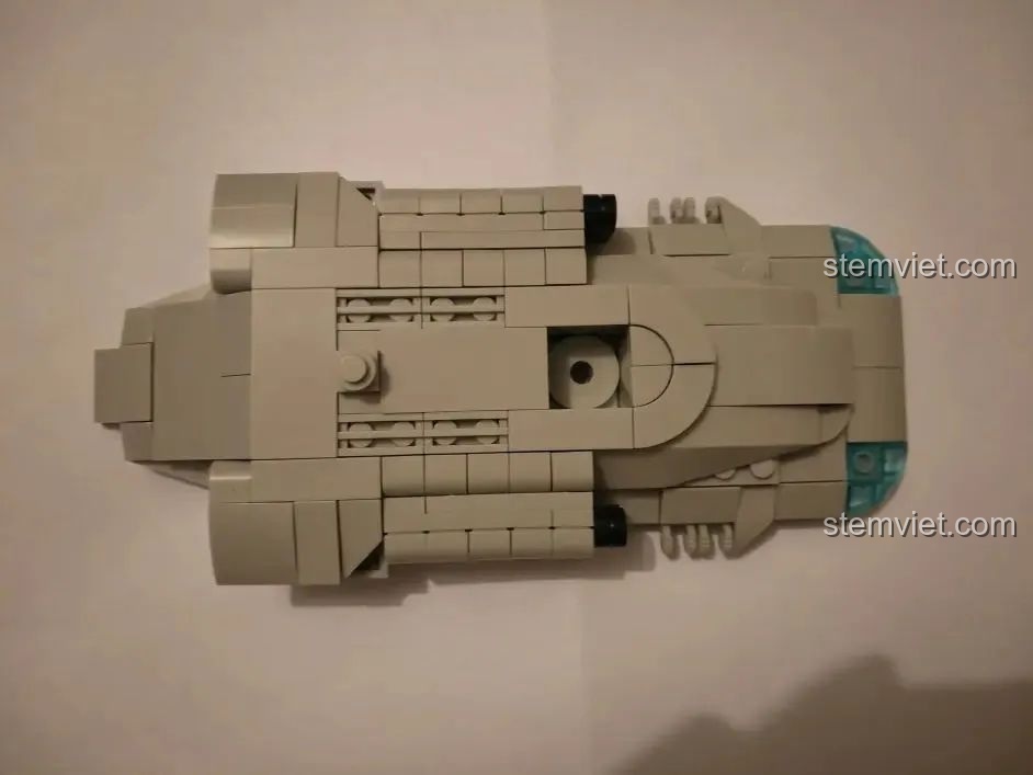 Các cụm chi tiết phụ của mô hình WOMA C0897 bao gồm tên lửa và bộ phận rotor cánh quạt.