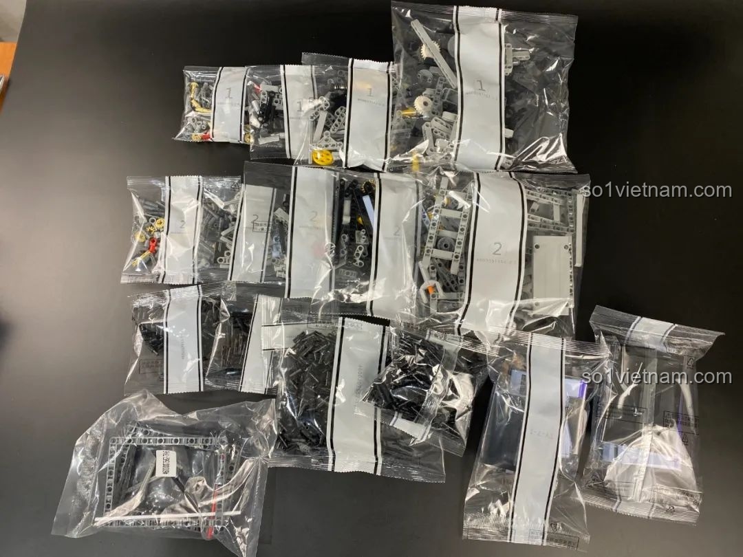 Các gói mảnh ghép số 4 của bộ lắp ráp xe HiPhi Z Pixel Sci-Fi Car Model của Pantasy