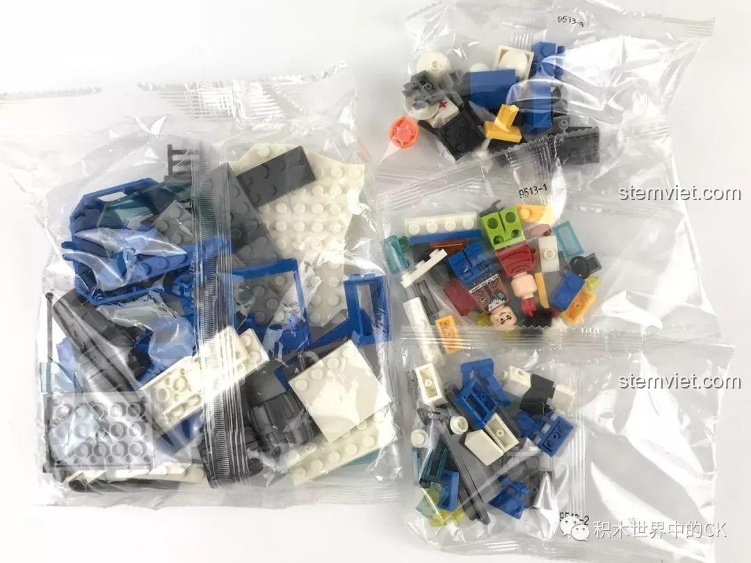 Các túi chứa 173 mảnh ghép của bộ đồ chơi SD9513 giá hời, được phân loại rõ ràng và an toàn.