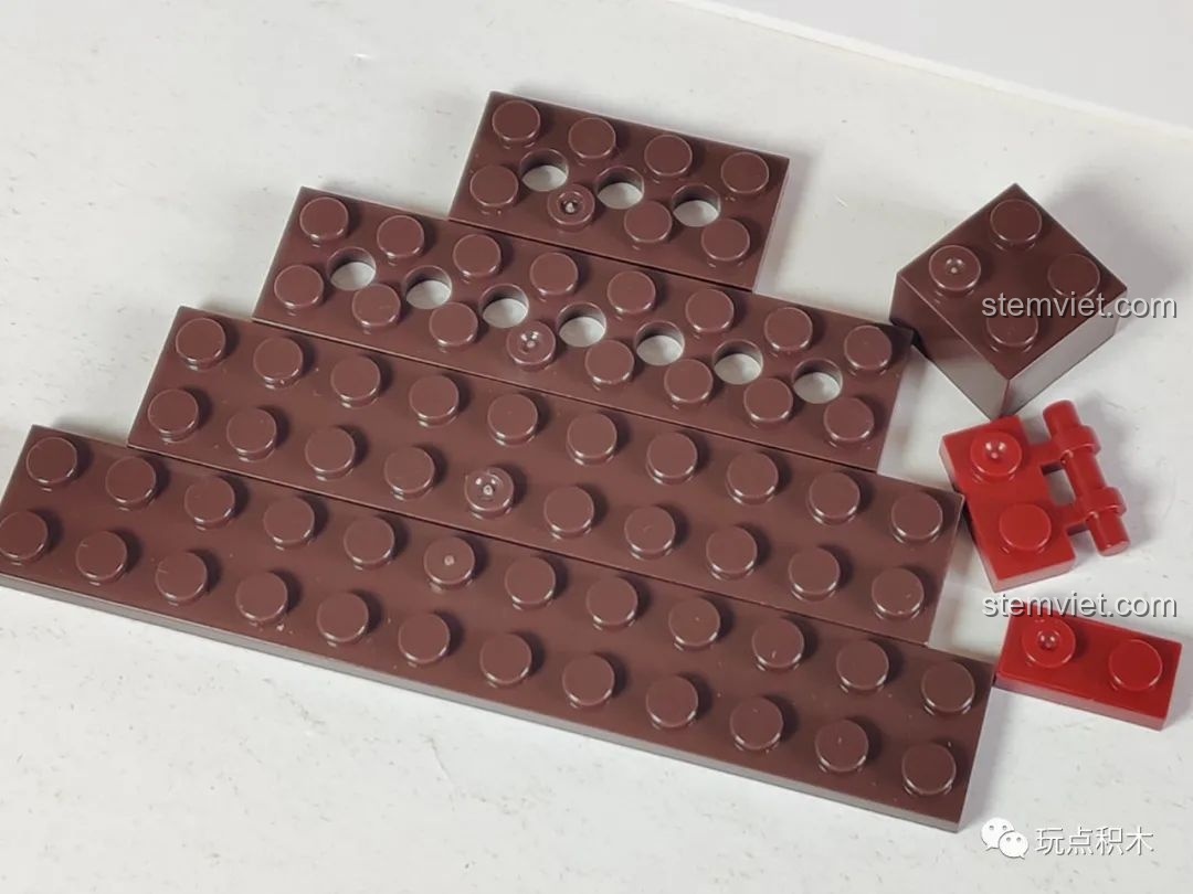 Các mảnh ghép màu nâu với nhiều kích cỡ khác nhau.