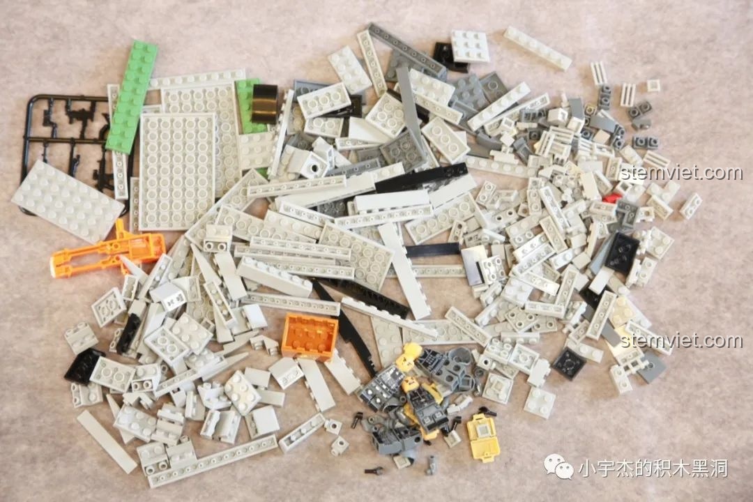 Toàn bộ các mảnh ghép từ túi số 1 của bộ đồ chơi Trực thăng vận tải CH-53E Super Stallion cho trẻ 6+.