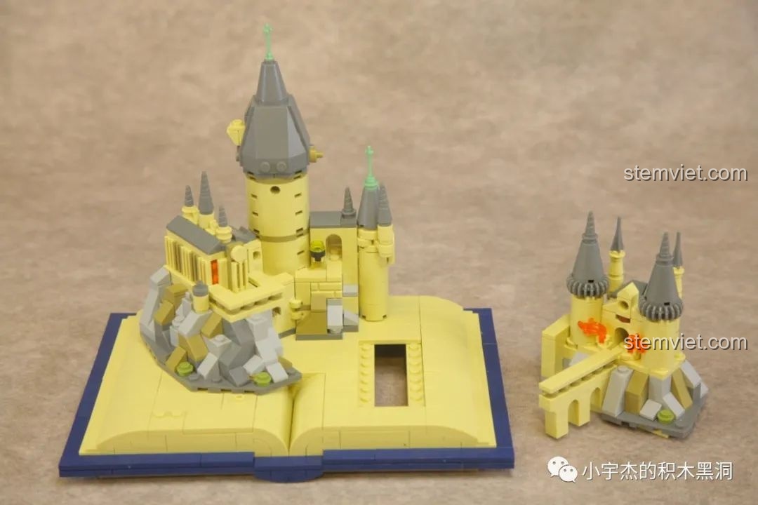 Các module của Lâu đài Hogwarts được lắp ráp và chuẩn bị gắn vào đế sách Meiji 13010.