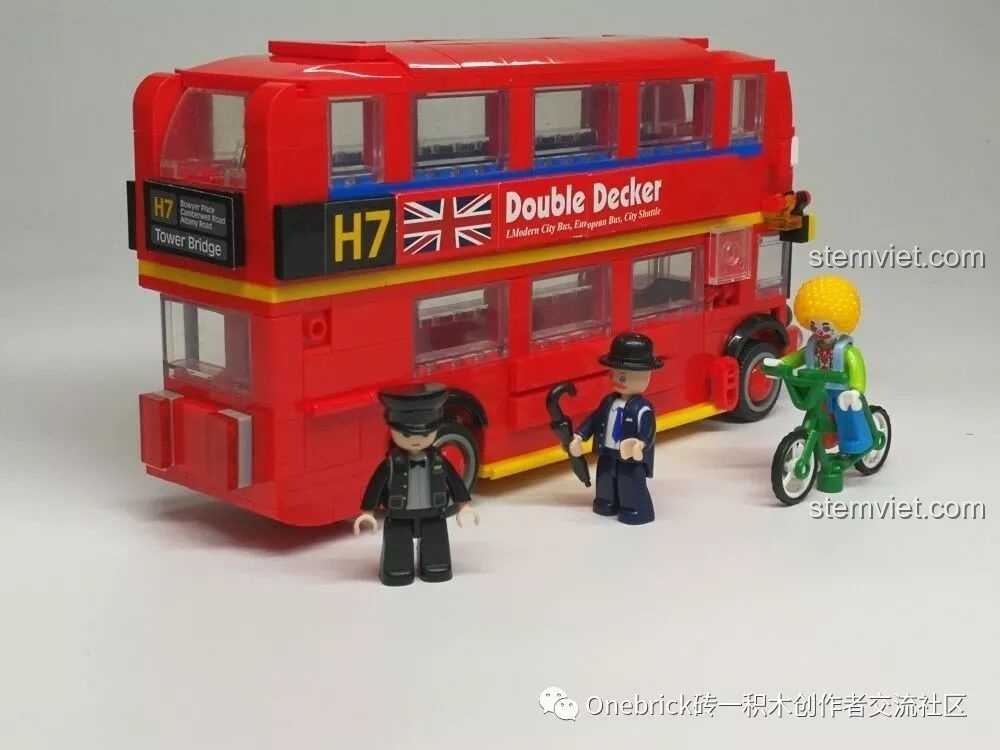 Các nhân vật đi kèm xe buýt đỏ hai tầng London Sluban.