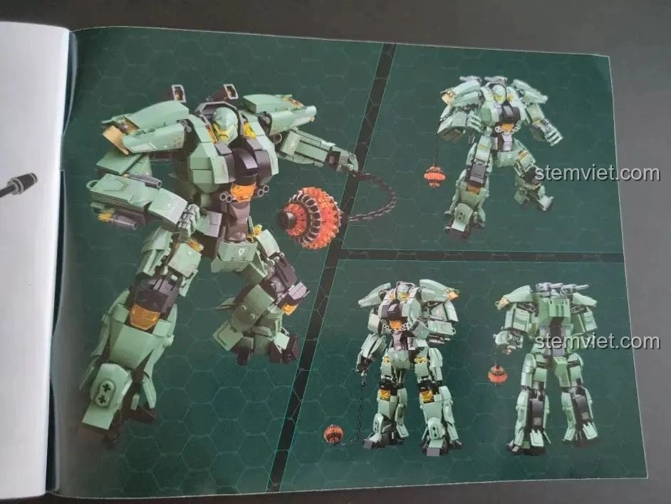 Các tư thế ấn tượng của Robot Diệt Tận Thế Sluban M38-B1153 được minh họa trong sách hướng dẫn.
