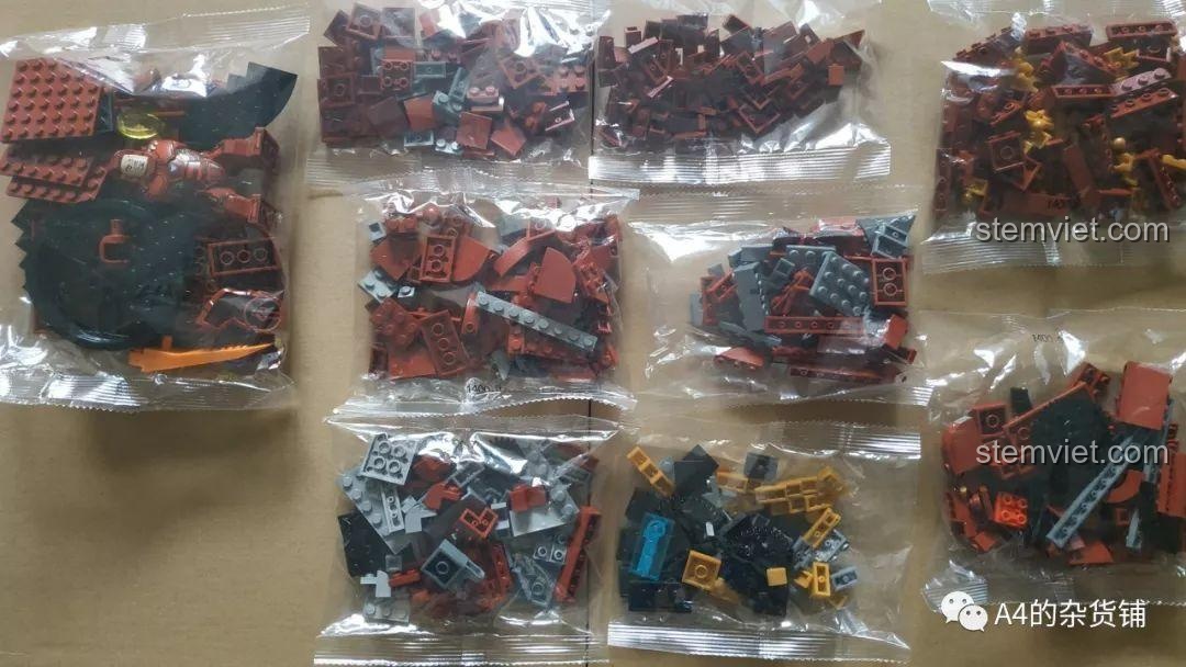 Toàn bộ 9 túi chi tiết của bộ lắp ghép Găng Tay Nano SY1400, sẵn sàng cho việc lắp ráp mô hình Găng Tay Vô Cực.