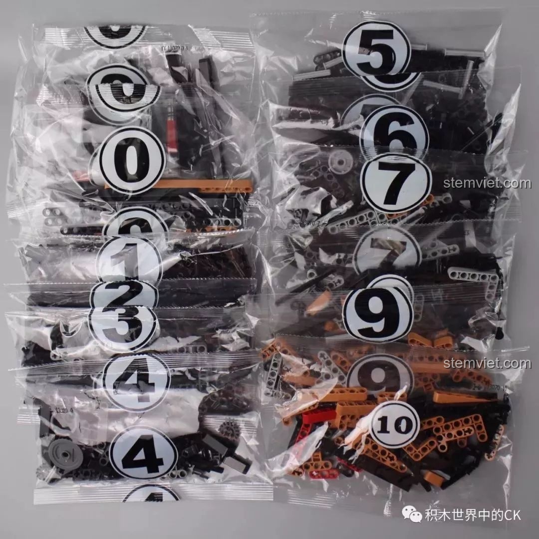 Các túi chi tiết nhựa của bộ Mould King 13070 được đánh số thứ tự rõ ràng từ 0 đến 10 để tiện cho việc lắp ráp.