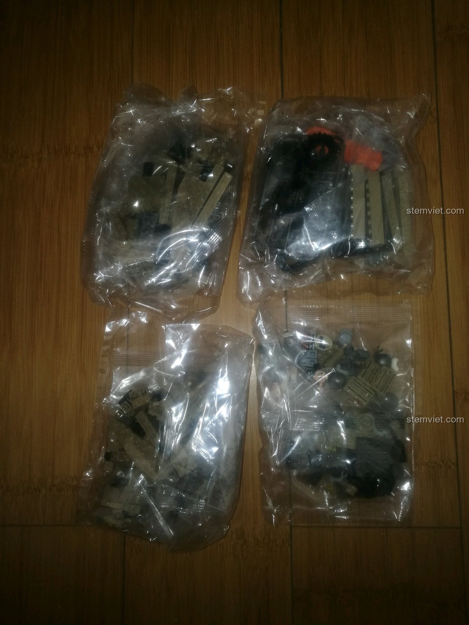 Các túi chi tiết được phân loại sẵn cho bộ lắp ráp xe bọc thép SEMBO 101341 SD.KFZ.233.