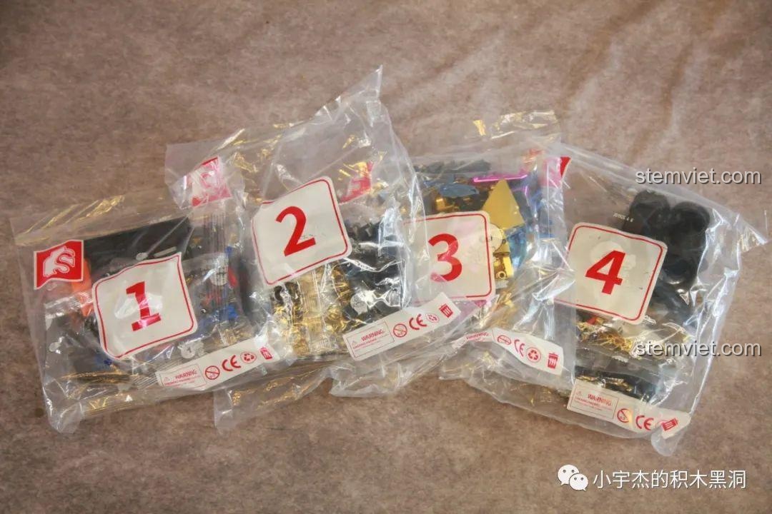 Các túi chi tiết được đánh số từ 1 đến 4 của bộ lắp ráp Xe đua phong cách Cyberpunk SEMBO 701924.