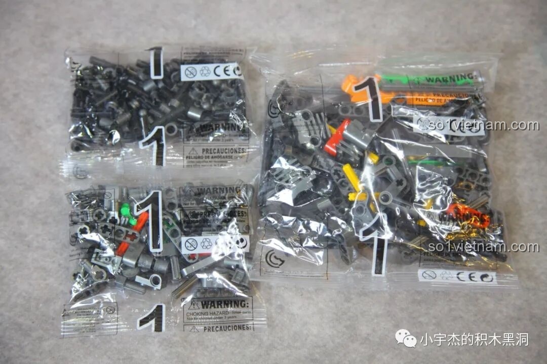 Các túi chi tiết được đánh số 1 của bộ xếp hình Cỗ máy tốc độ Kawasaki Ninja H2R, sẵn sàng cho giai đoạn lắp ráp đầu tiên.