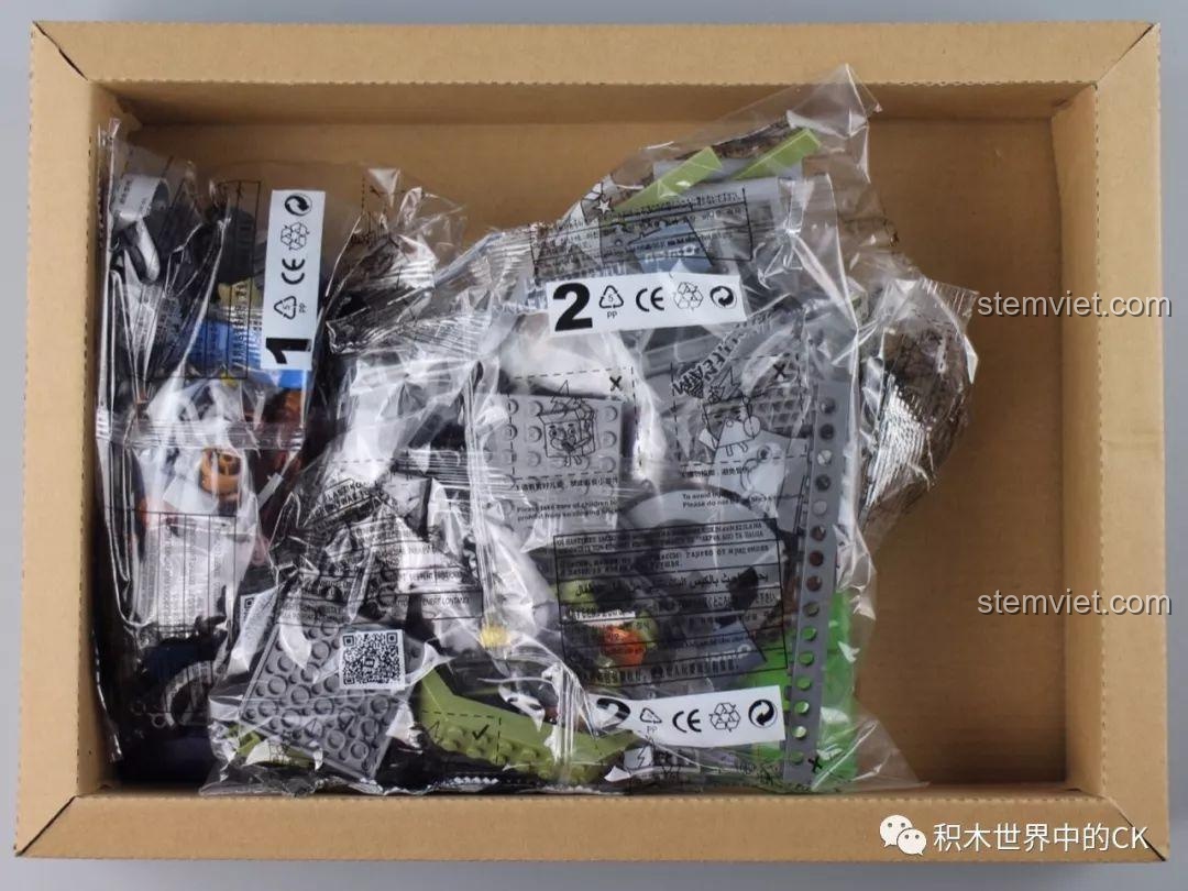 Các túi đựng chi tiết trong bộ đồ chơi Cảnh sát Qman 1923