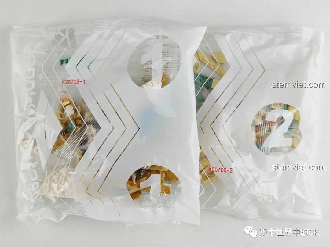 Các túi gạch được đánh số 1 và 2 của bộ lắp ráp Keeppley K20706.