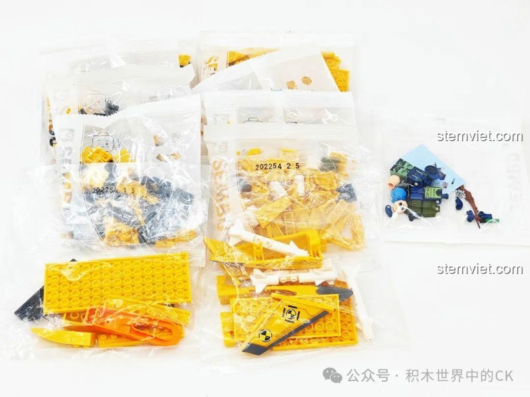Các túi đựng chi tiết lắp ráp được đánh số của bộ đồ chơi SEMBO 202254 Máy bay chiến đấu J-35.