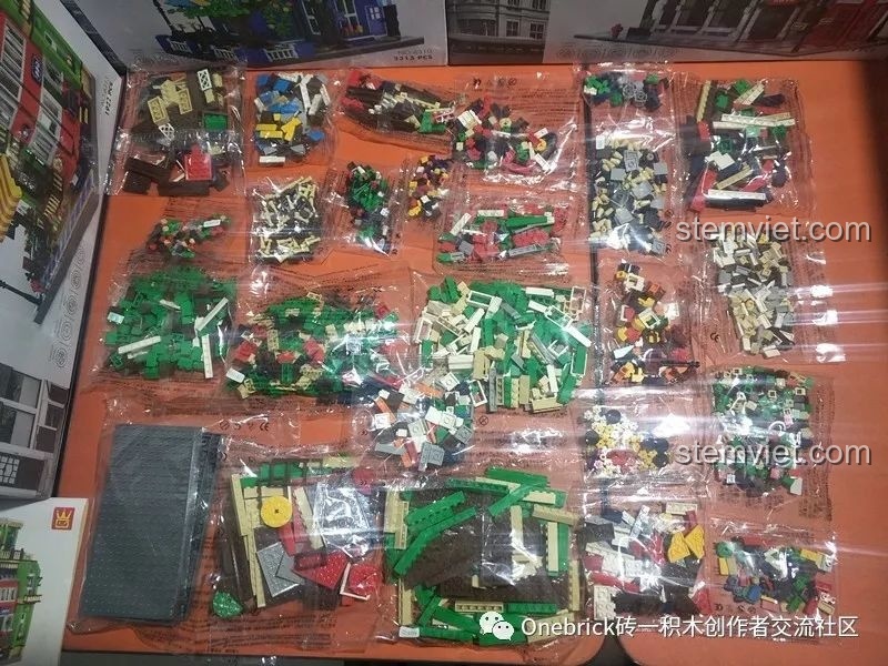 Toàn bộ các túi gạch của bộ WANGE 6313 Nhà hàng BBQ được trải ra, sẵn sàng cho việc lắp ráp.