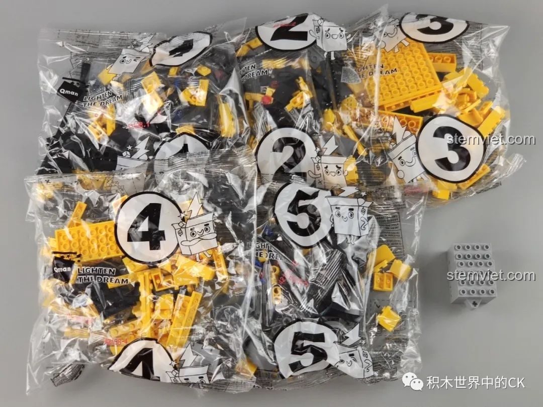 Các túi mảnh ghép được đánh số từ 1 đến 5 trong bộ lắp ráp Xe Tải 3 trong 1 QMAN.