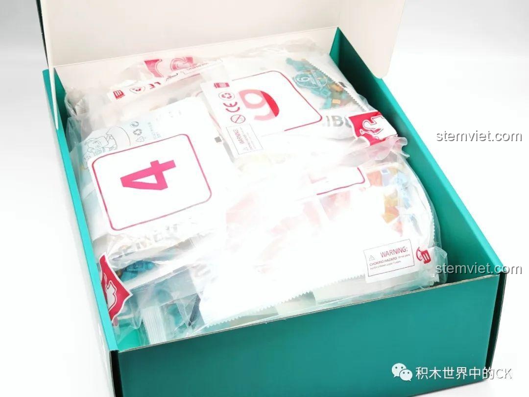 Các túi mảnh ghép của bộ đồ chơi Tên lửa Trường Chinh 1 203359 được đánh số từ 4 đến 6, phân loại rõ ràng.