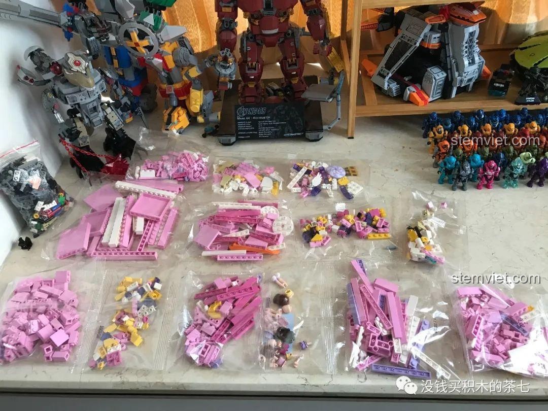 Toàn bộ 13 túi mảnh ghép của bộ xếp hình Studio Livestream của các cô gái phép thuật.