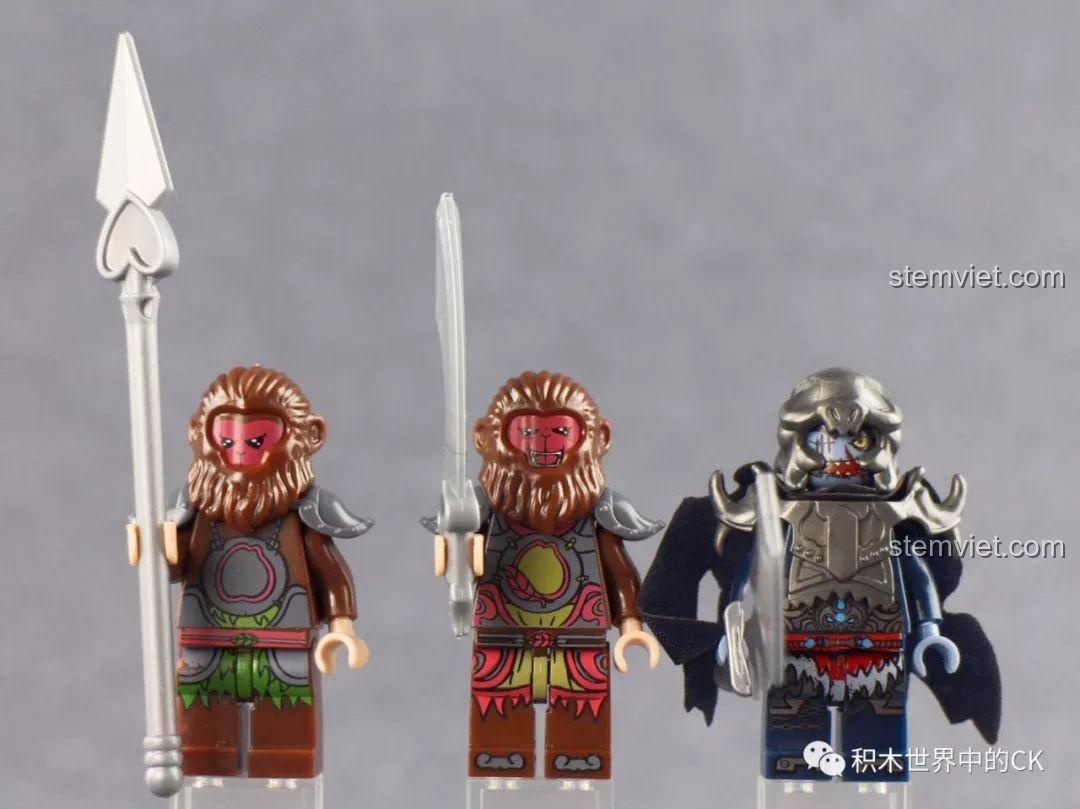 Toàn bộ các túi mảnh ghép bằng nhựa ABS và vỉ vũ khí của bộ xếp hình Phương tiện chiến đấu của Yêu Vương cho bé trai.