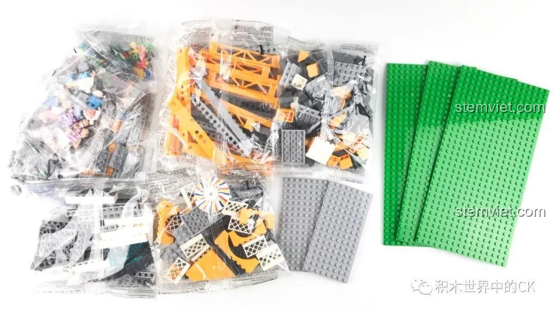 Các túi mảnh ghép được phân loại theo từng bước lắp ráp của bộ Winner 7036 Đu Quay Lớn.