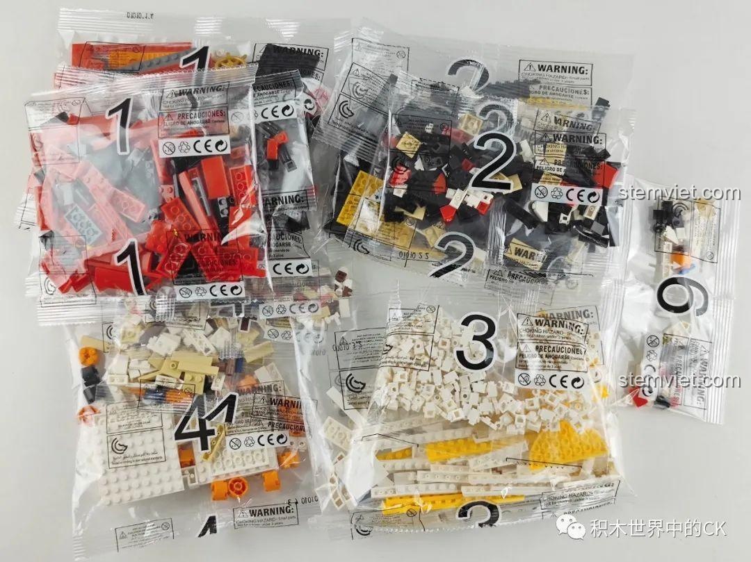 Các túi chi tiết được đánh số từ 1 đến 4 trong bộ lắp ráp Tàu Titanic Zhe Gao 01010, giúp phân loại dễ dàng.