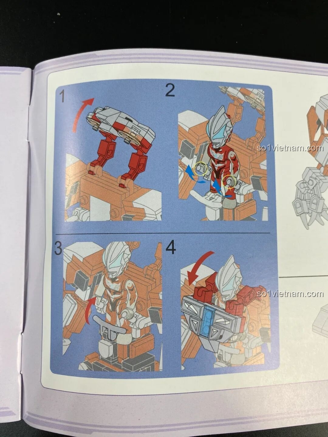 Hướng dẫn chi tiết cách đặt minifigure Ultraman Geed vào bên trong buồng lái của mecha.