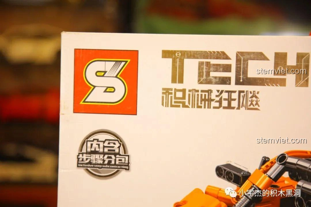 Chi tiết logo S Technic và thông tin 'step sub-contracting' trên hộp bộ lắp ráp Cada 8602 McLaren P1.