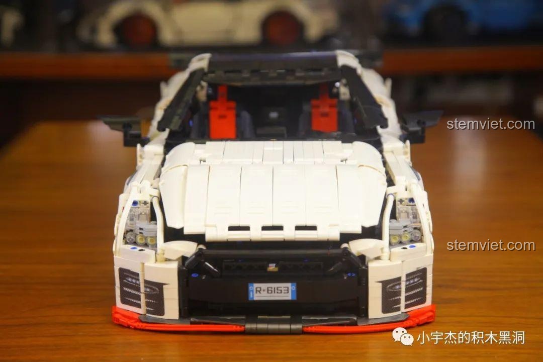 Phần đầu xe của mô hình Nissan GTR CaDA 8882 gần như chạm đất, đồ chơi mô hình xe GTR