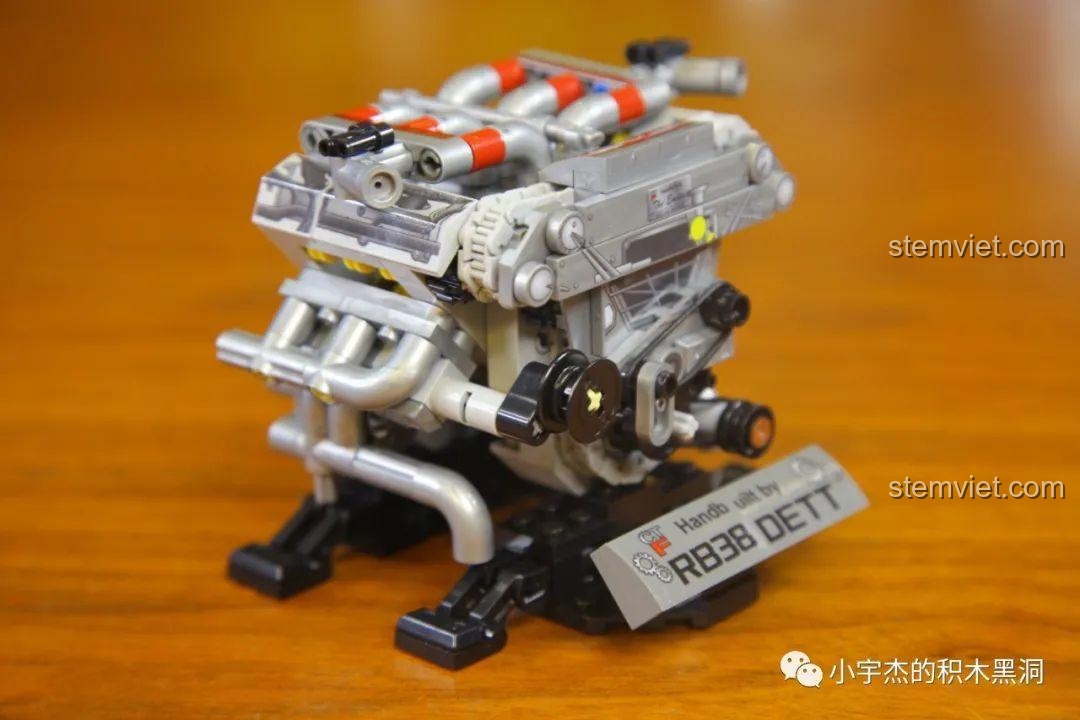 Chi tiết tên động cơ RB38 DETT trên mô hình Nissan GTR CaDA 8882, đồ chơi lắp ráp siêu xe GTR