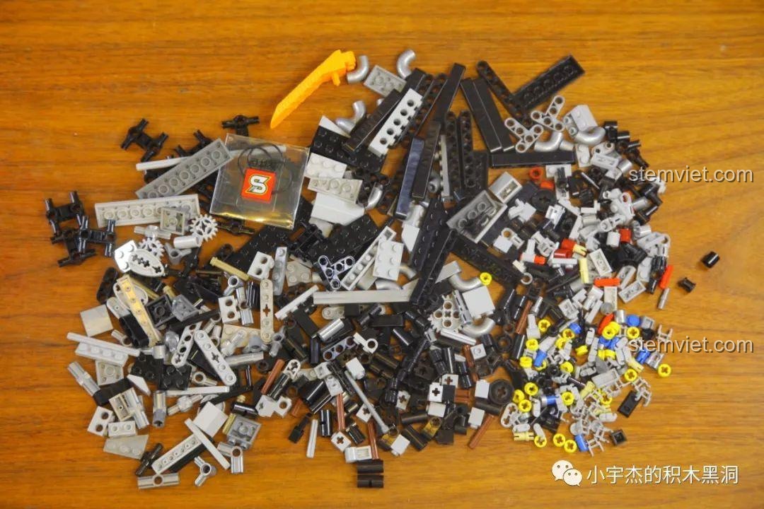 Nội dung túi mảnh ghép số 1 của bộ lắp ghép Nissan GTR CaDA 8882, đồ chơi mô hình xe đua GTR
