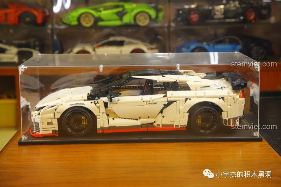 Mô hình Nissan GTR CaDA 8882 trong hộp trưng bày acrylic nhìn từ trên xuống, đồ chơi mô hình xe đua GTR