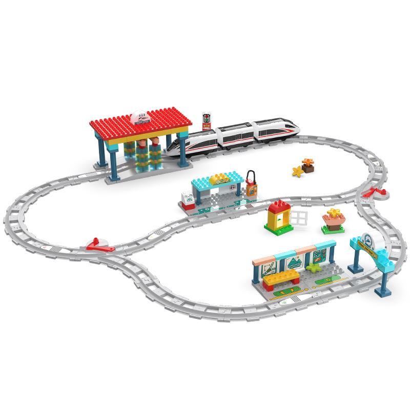 Bộ đồ chơi CaDA C31021 Tàu Cao Tốc Thông Minh với đường ray và ga tàu, phù hợp cho bé trai và bé gái 3 tuổi, mang đến trải nghiệm lắp ghép giá tốt.