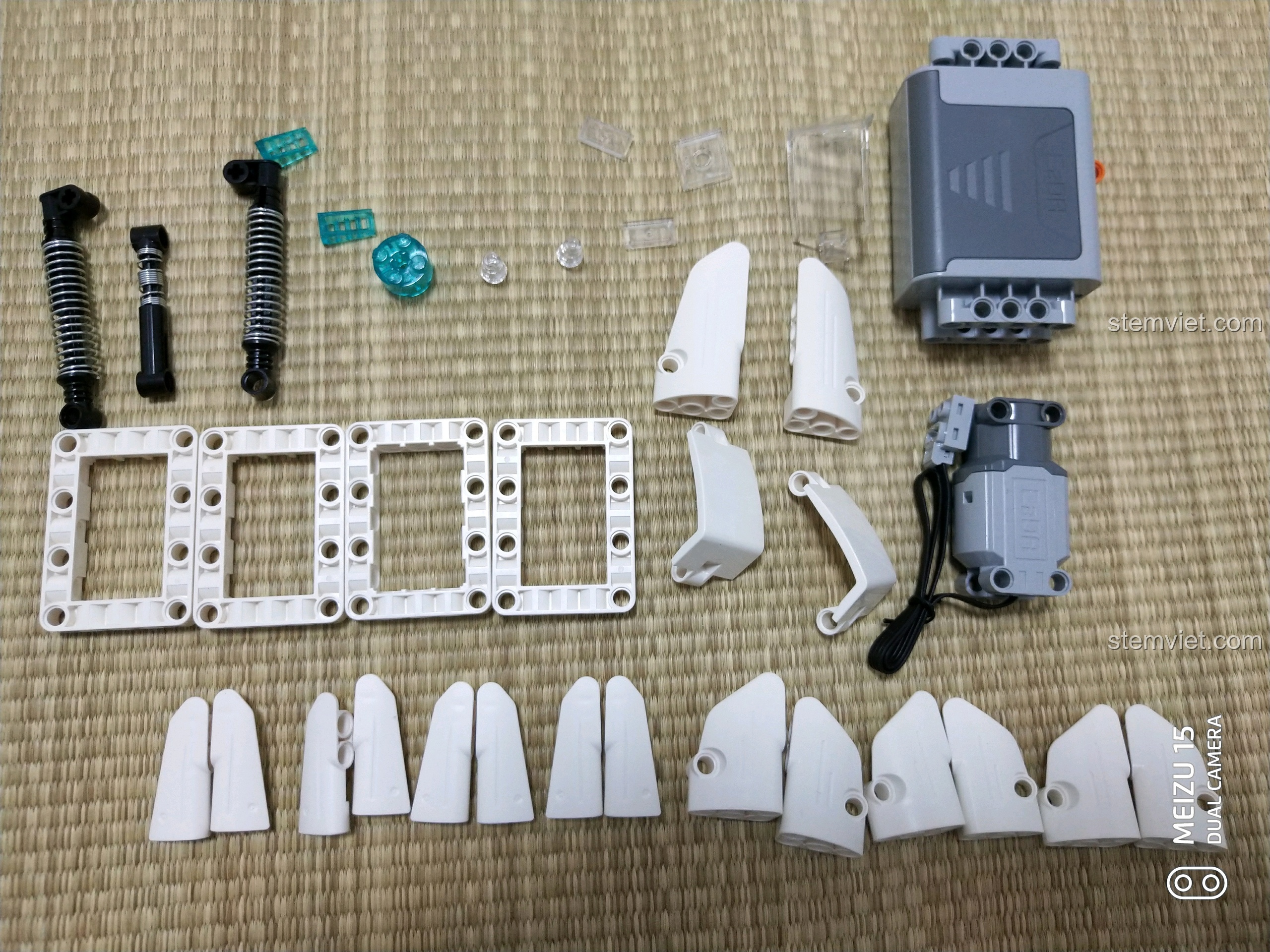 Toàn cảnh mô hình xe cảnh sát BMW C51023 của CaDA.