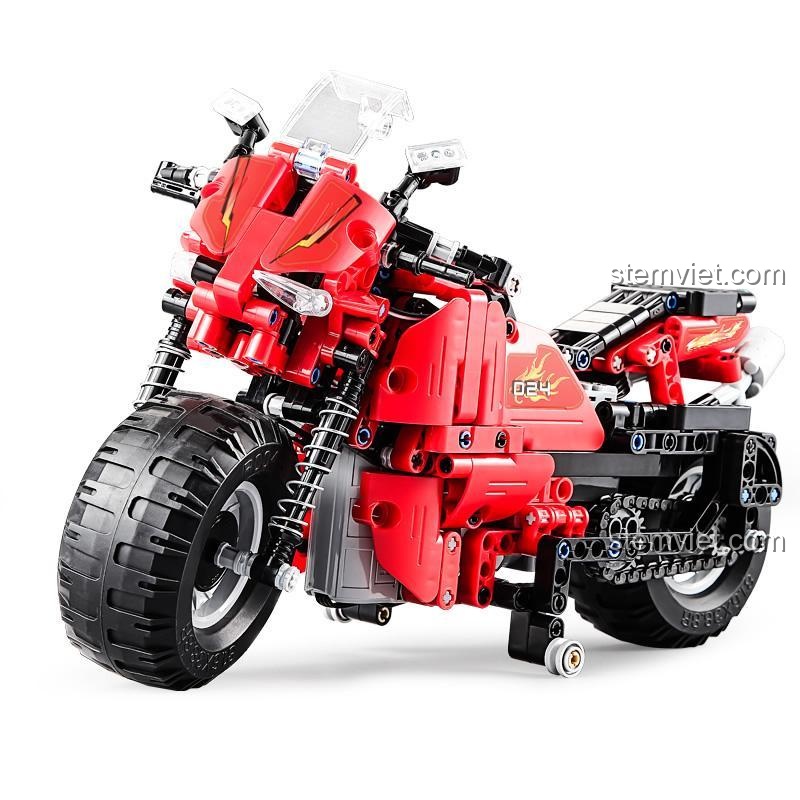 Ảnh chụp chi tiết đồ chơi mô hình CaDA C51024, tập trung vào phần động cơ và các chi tiết cơ khí phức tạp.